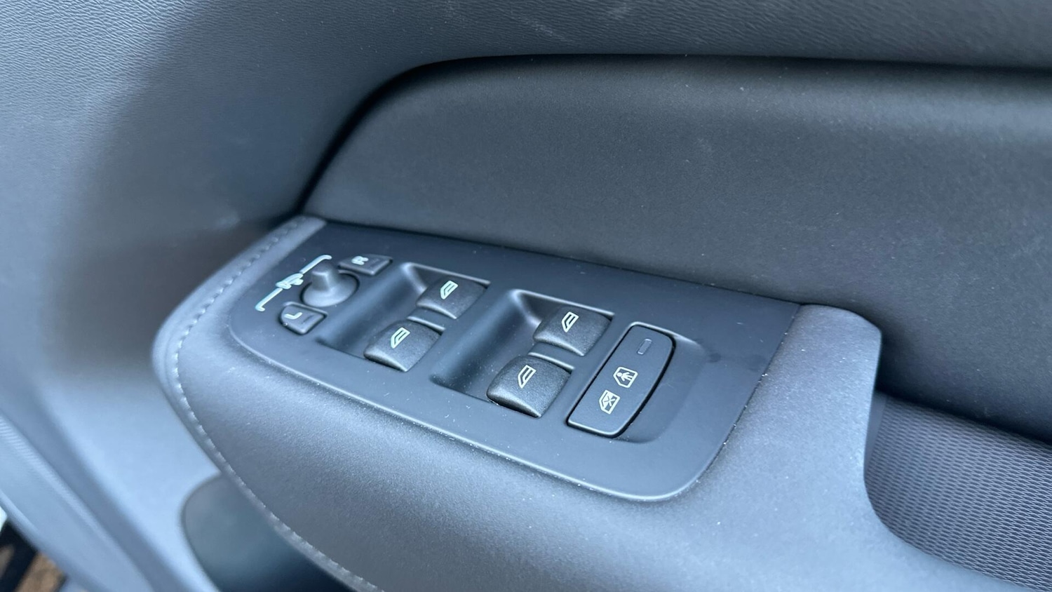 Used Volvo XC60 2025 for sale - 76584736: Photo 24