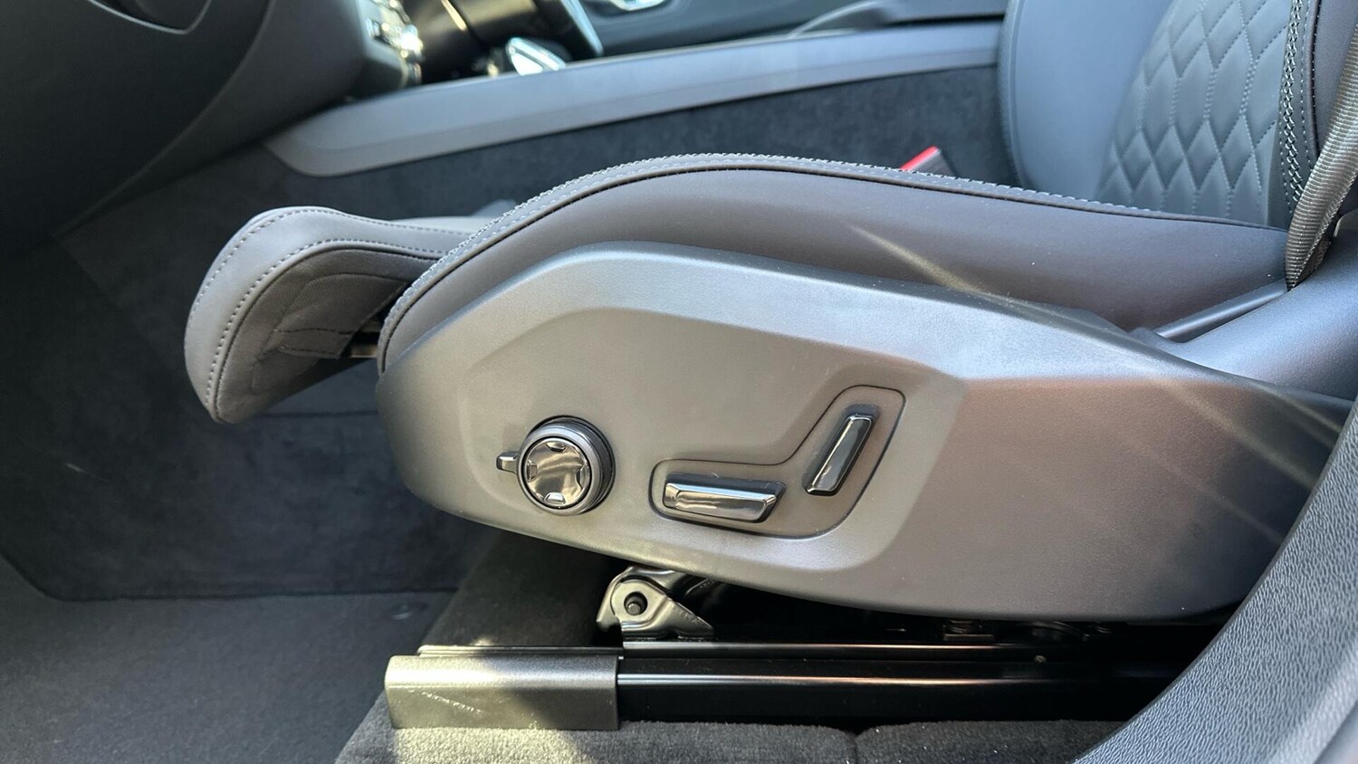 Used Volvo XC60 2025 for sale - 76584736: Photo 43