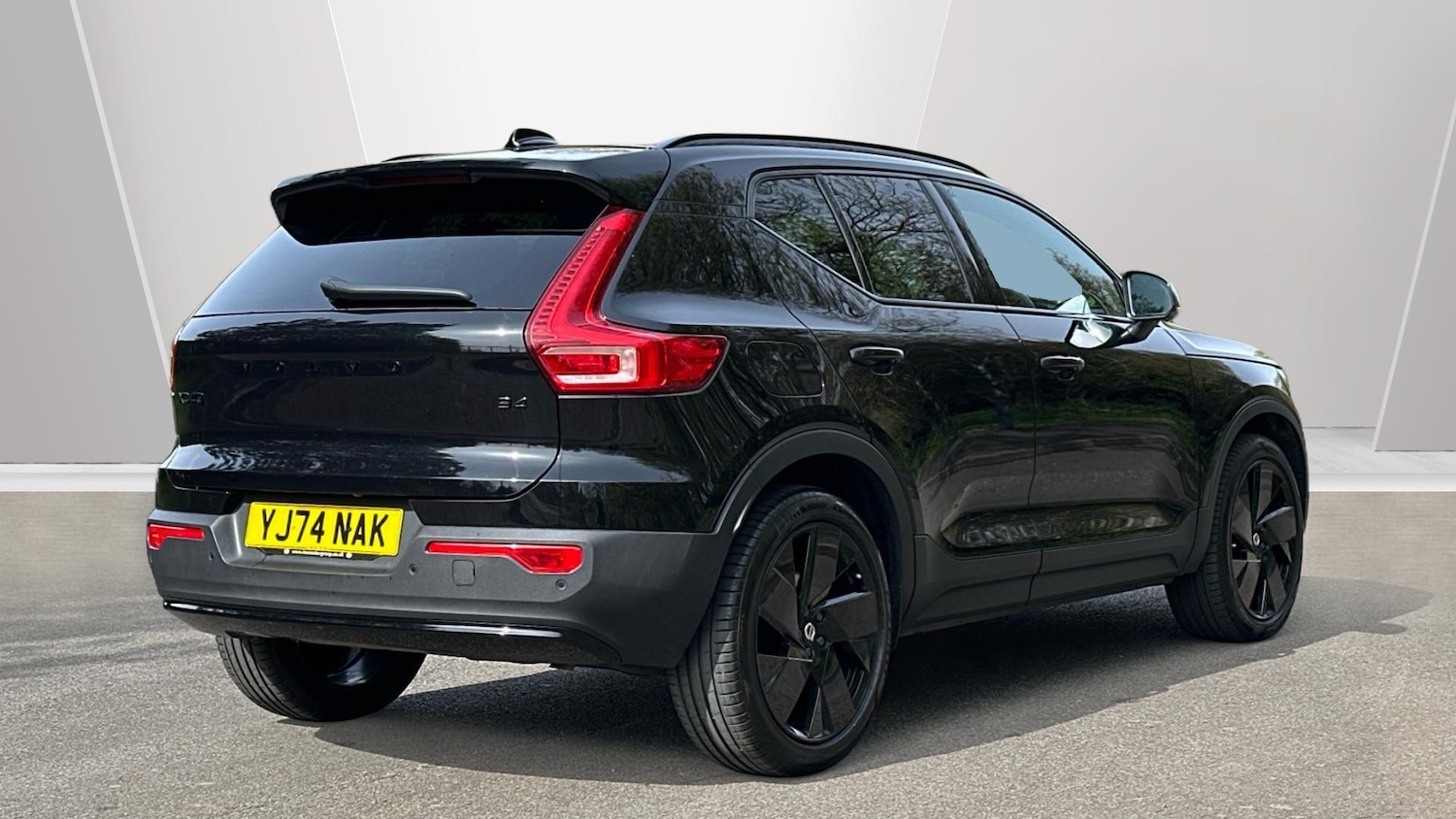 Used Volvo XC40 2025 for sale - 77672992: Photo 2