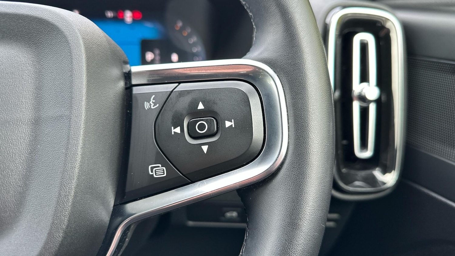 Used Volvo XC40 2025 for sale - 77672992: Photo 21