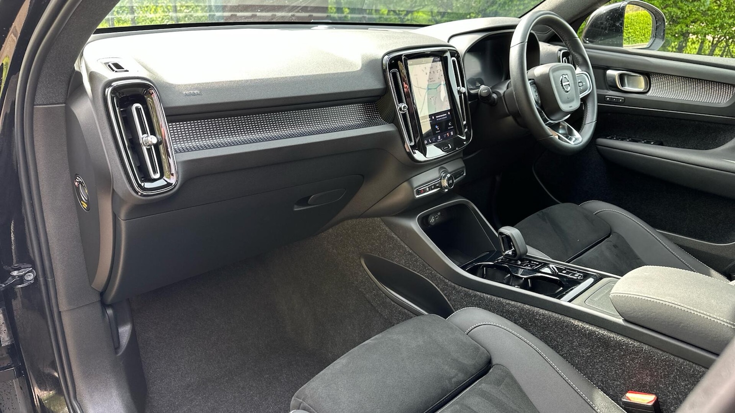 Used Volvo XC40 2025 for sale - 77672992: Photo 37