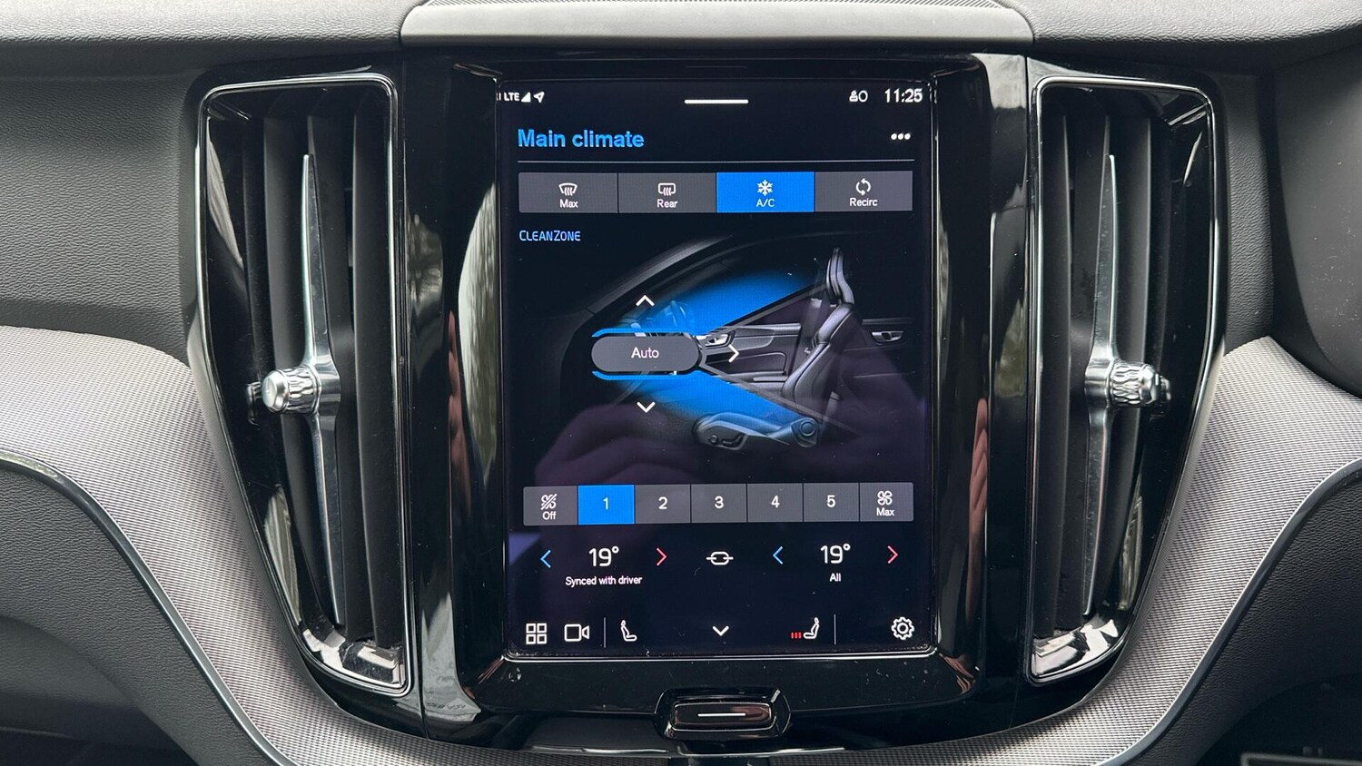 Used Volvo XC60 2021 for sale - 76433019: Photo 48