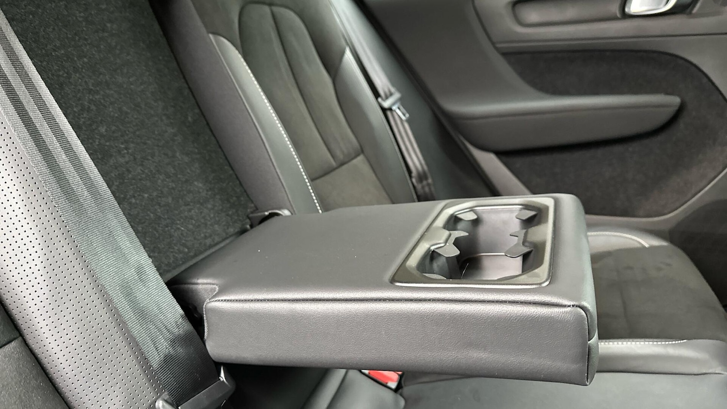 Used Volvo XC40 2021 for sale - 76336254: Photo 31