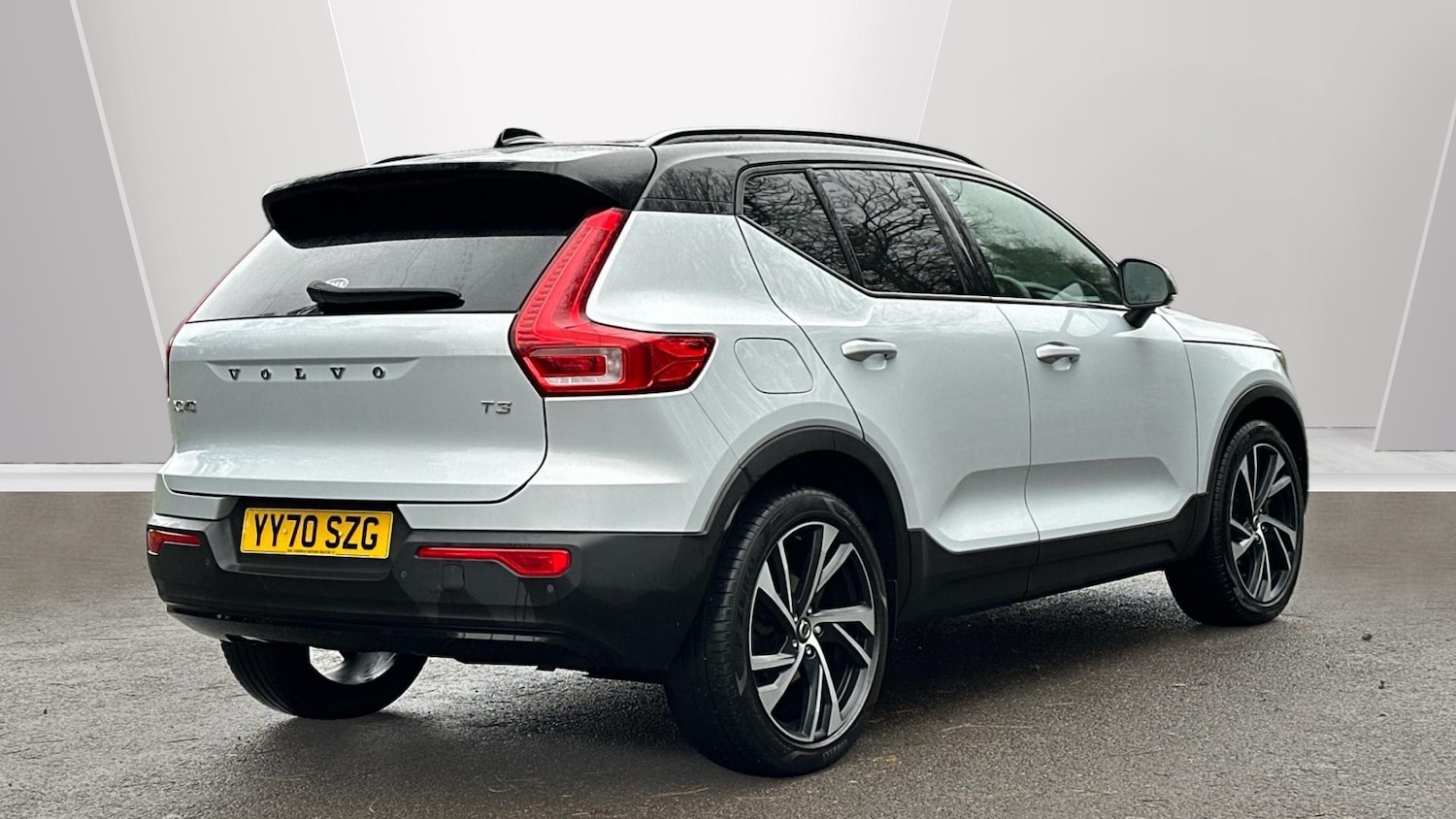 Used Volvo XC40 2020 for sale - 76952770: Photo 2