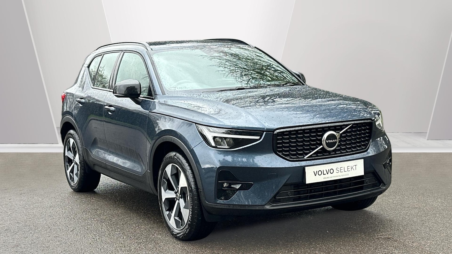 Used Volvo XC40 2025 for sale - 77672908: Photo 1