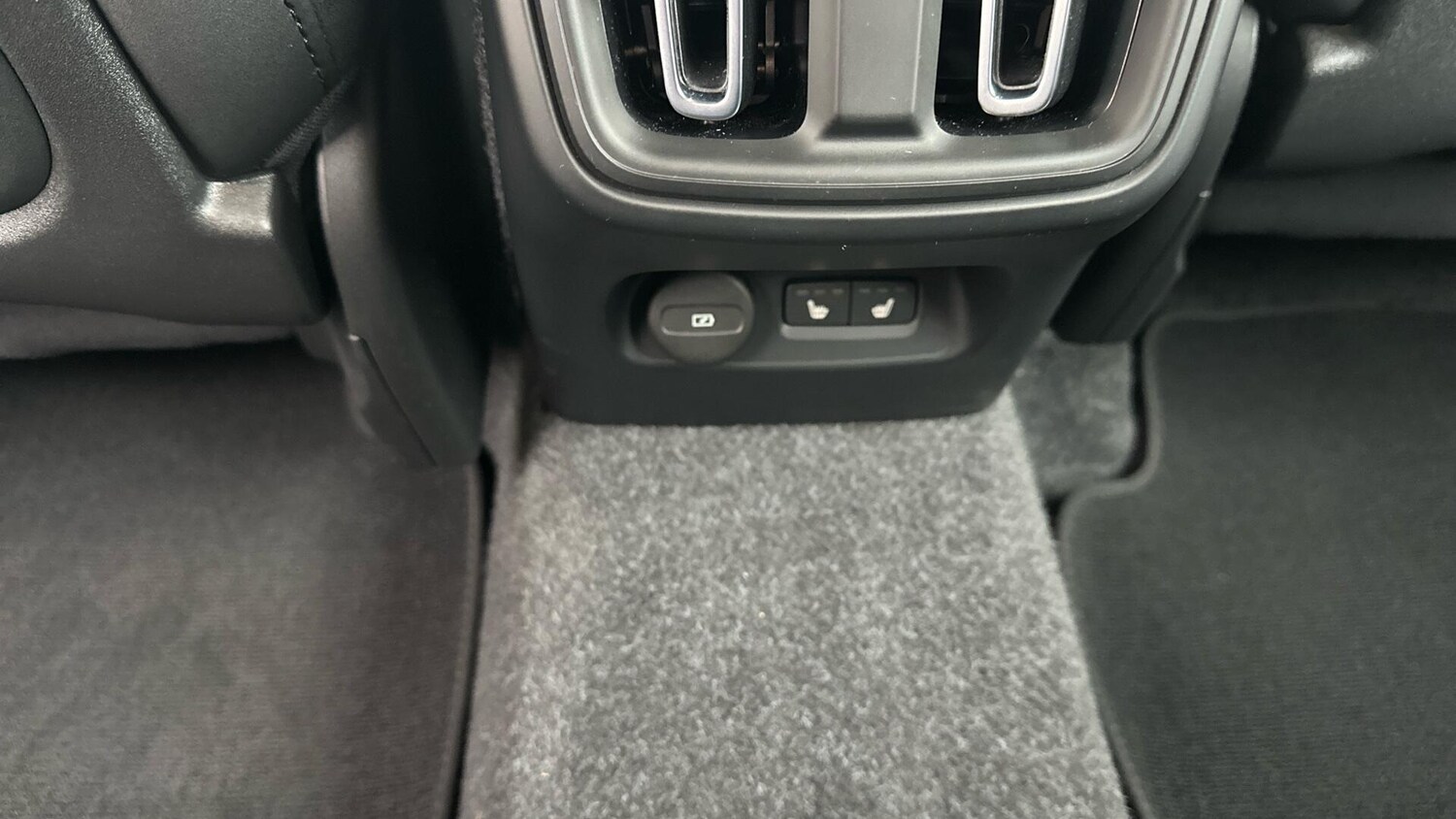 Used Volvo XC40 2025 for sale - 77672908: Photo 26