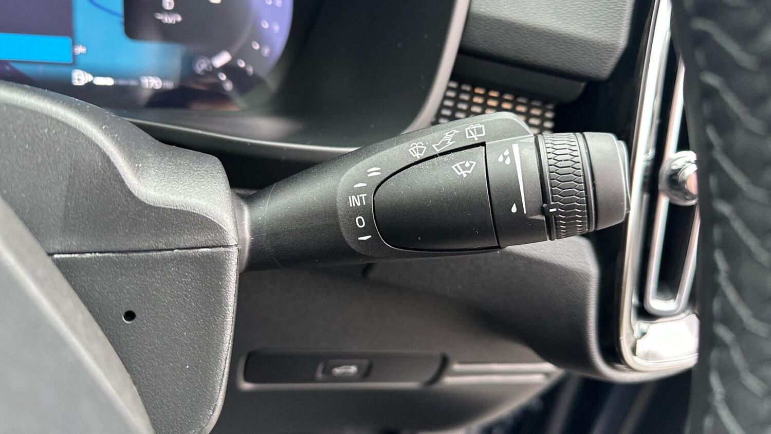 Used Volvo XC40 2025 for sale - 77672908: Photo 43