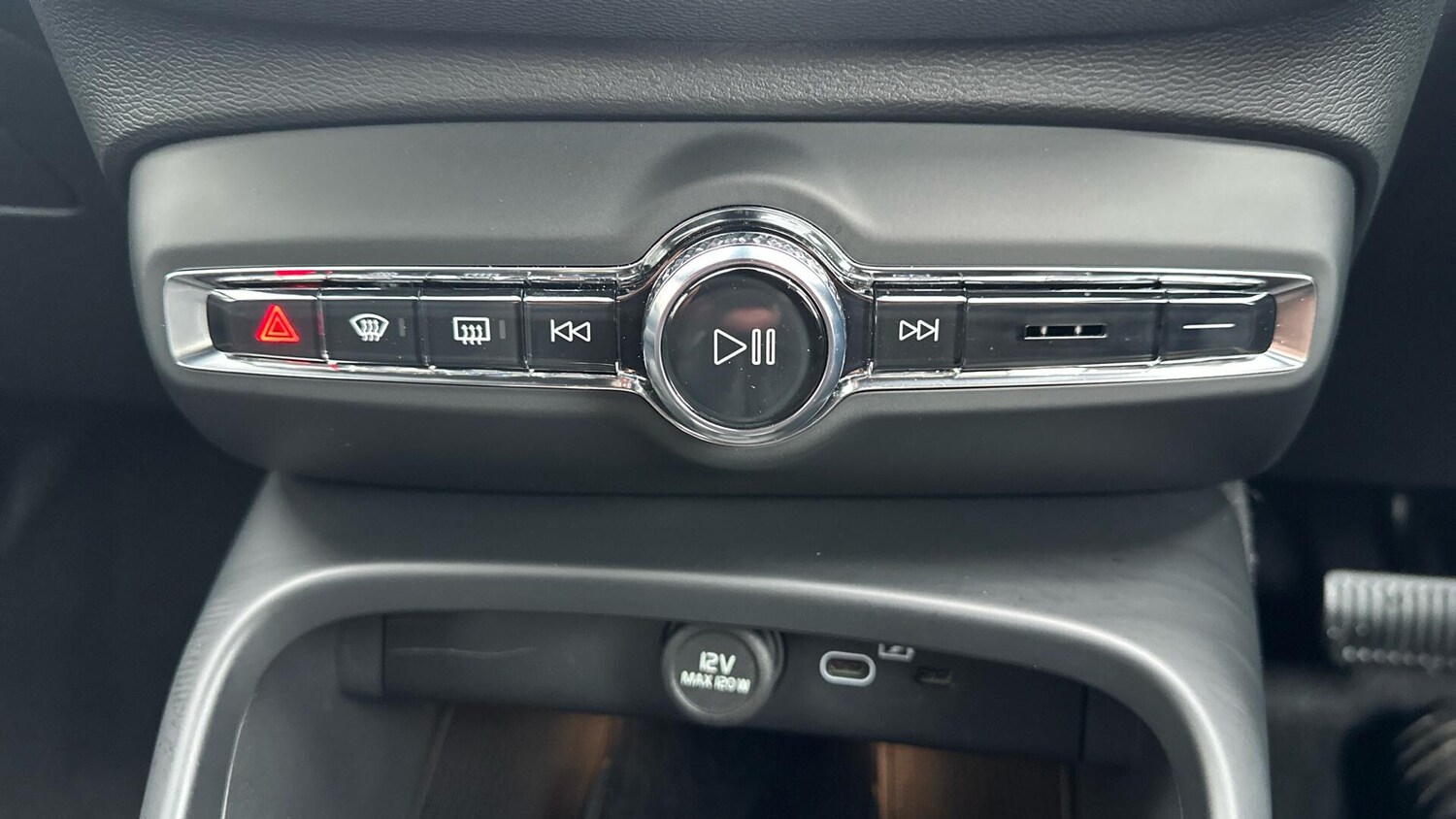 Used Volvo XC40 2025 for sale - 77672908: Photo 48