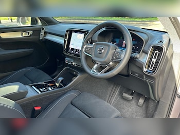 Used Volvo XC40 2025 for sale - 77633428: Photo