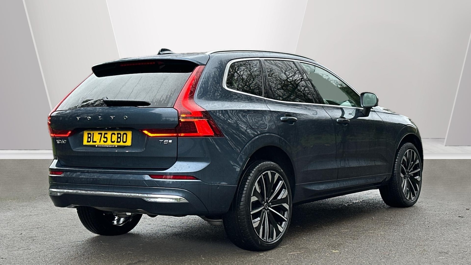 Used Volvo XC60 2025 for sale - 76765302: Photo 2