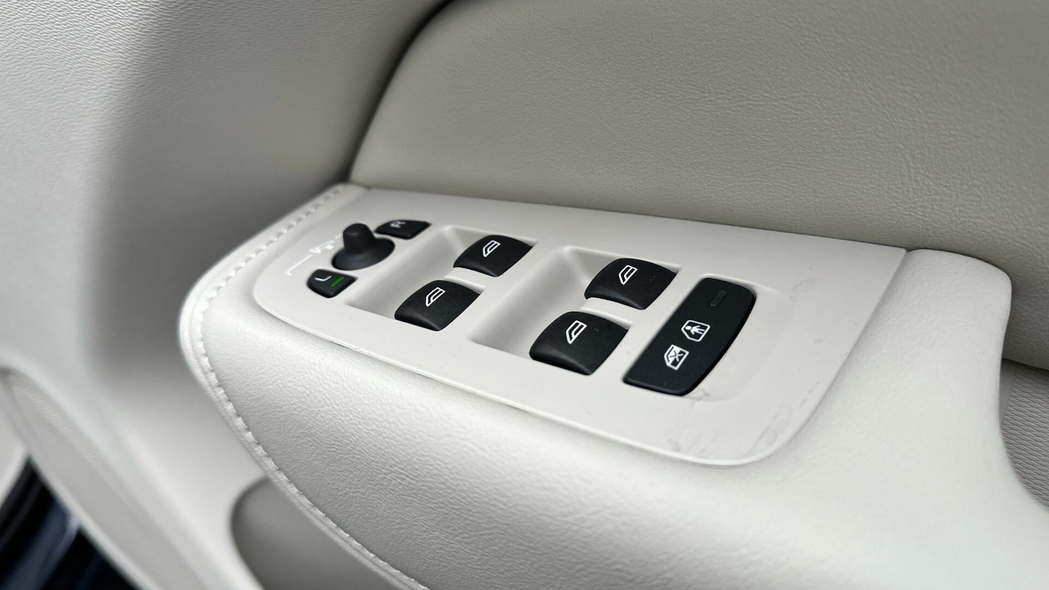 Used Volvo XC60 2025 for sale - 76765302: Photo 24