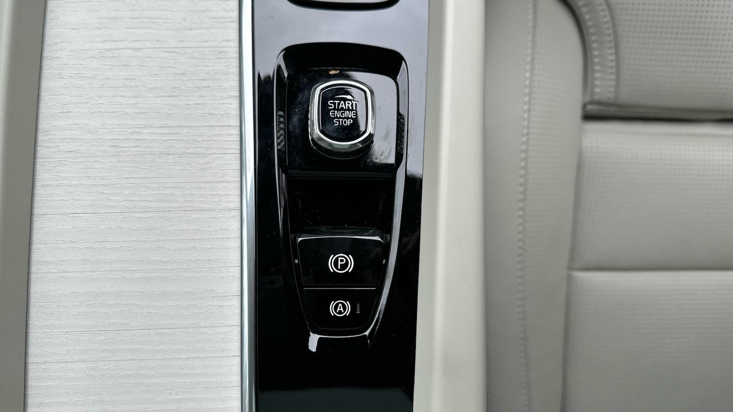 Used Volvo XC60 2025 for sale - 76765302: Photo 27