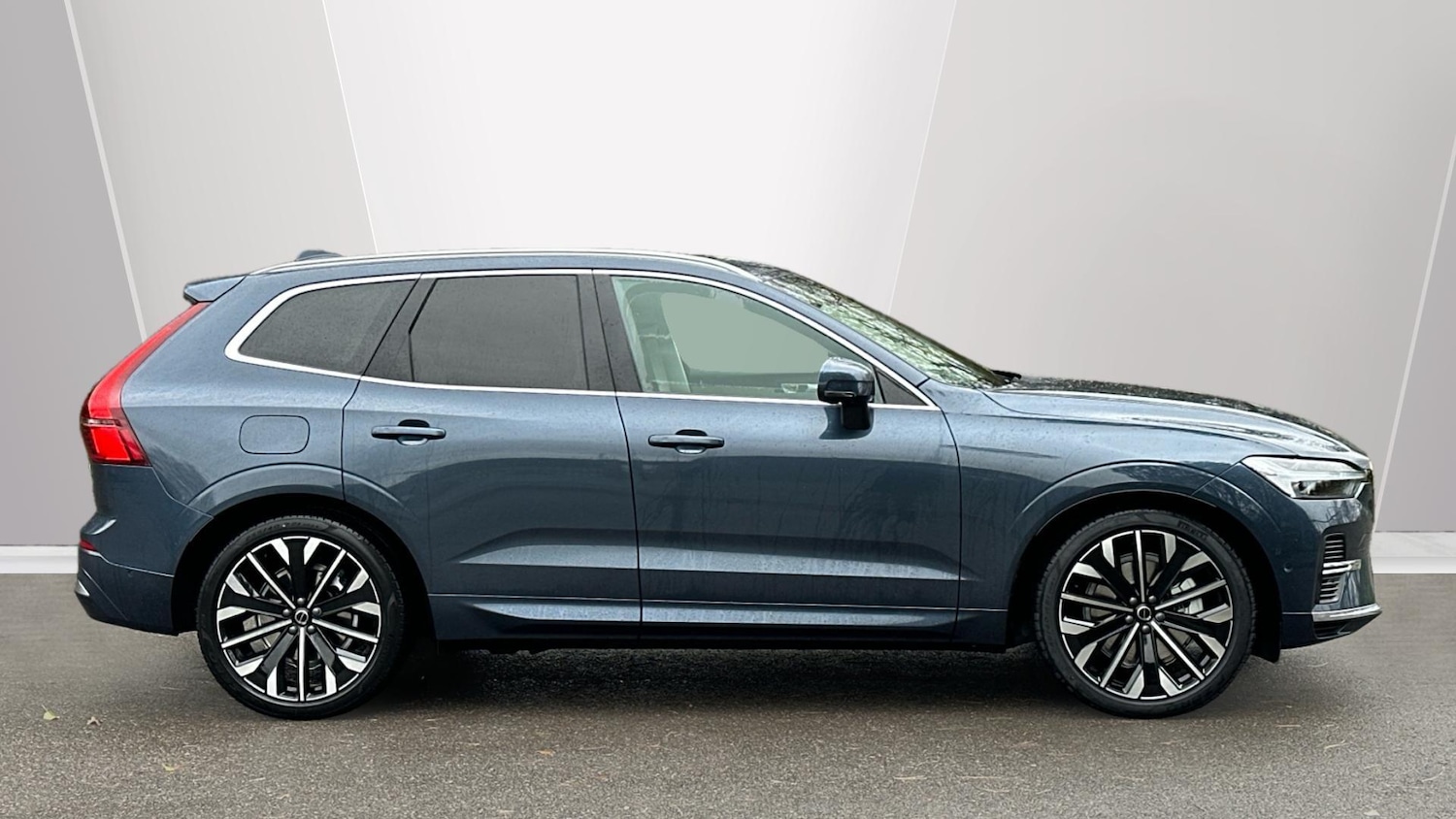 Used Volvo XC60 2025 for sale - 76765302: Photo 3