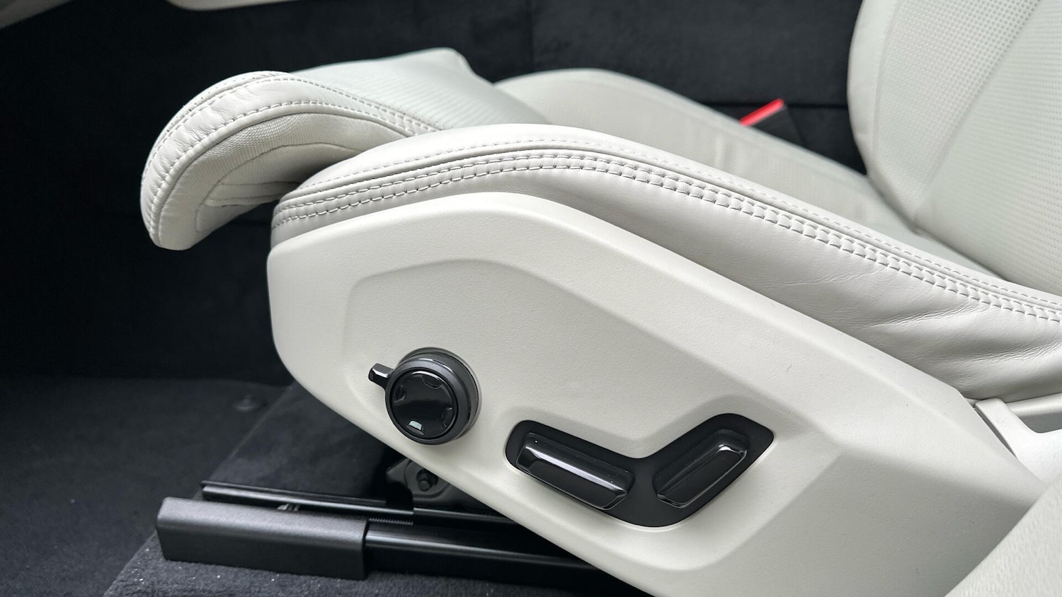 Used Volvo XC60 2025 for sale - 76765302: Photo 42