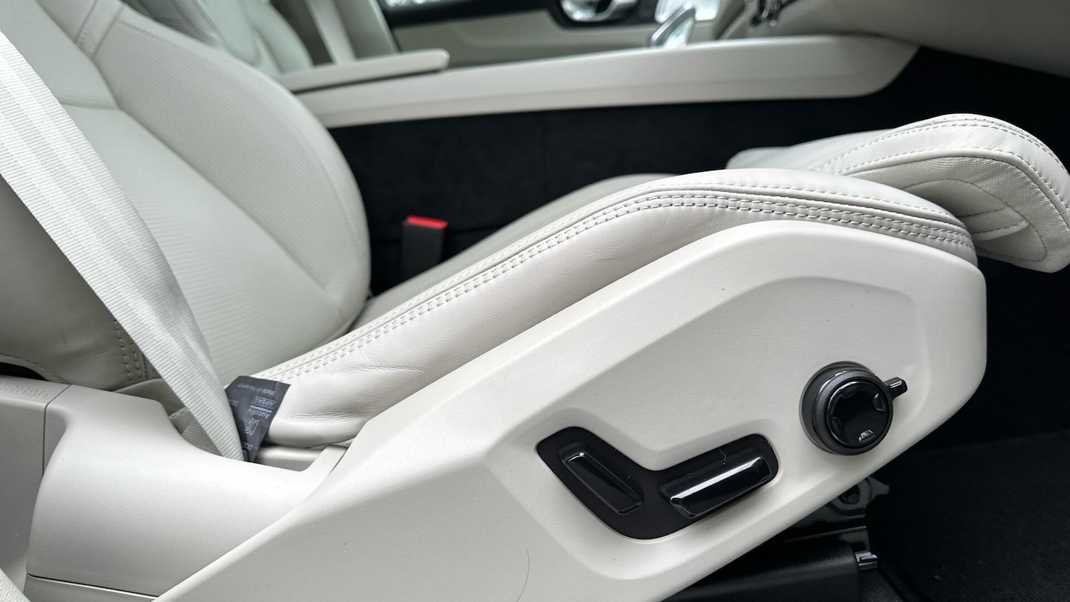 Used Volvo XC60 2025 for sale - 76765302: Photo 44