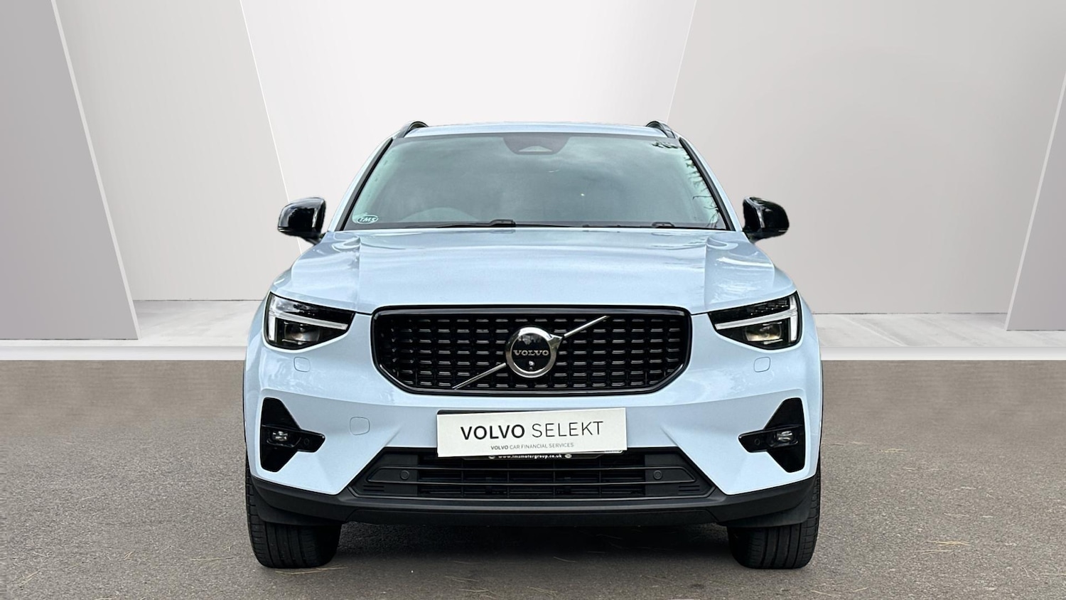 Used Volvo XC40 2024 for sale - 76337638: Photo 2