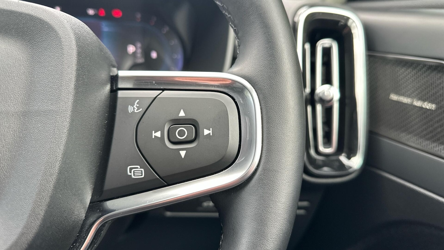 Used Volvo XC40 2024 for sale - 76337638: Photo 21