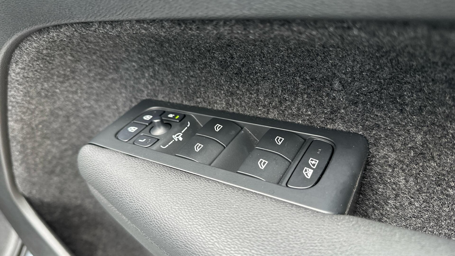 Used Volvo XC40 2024 for sale - 76337638: Photo 23