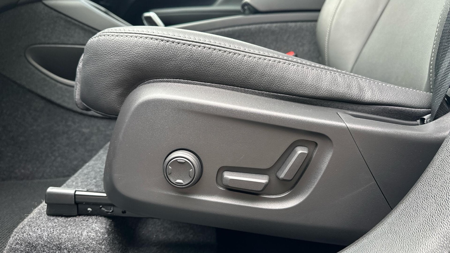 Used Volvo XC40 2024 for sale - 76337638: Photo 27