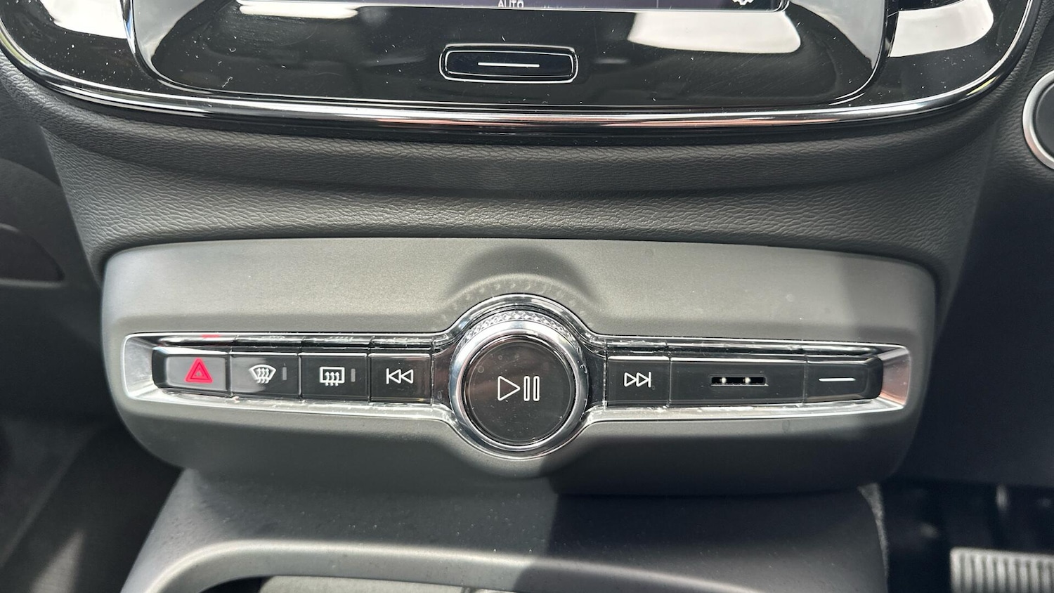 Used Volvo XC40 2024 for sale - 76337638: Photo 30