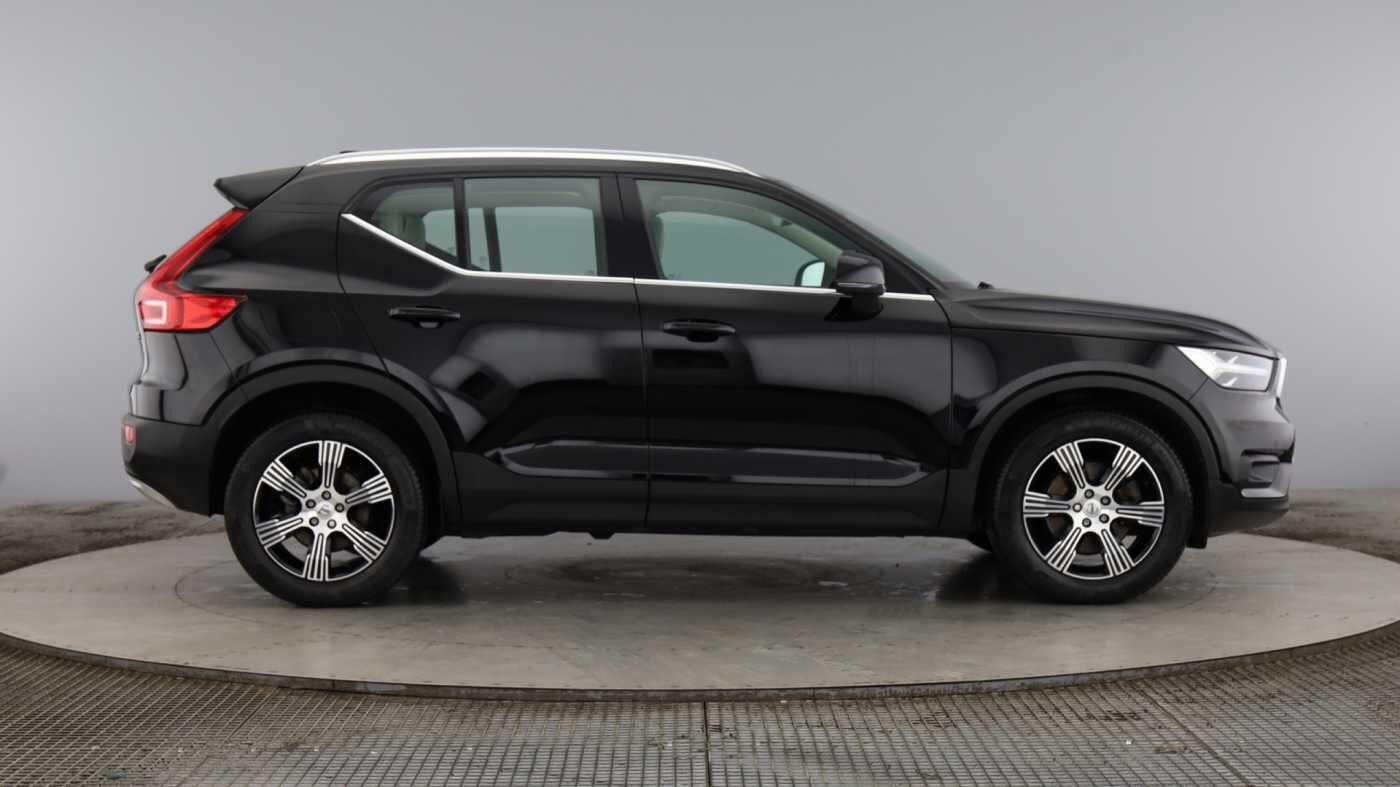 Used Volvo XC40 2021 for sale - 76432536: Photo 2