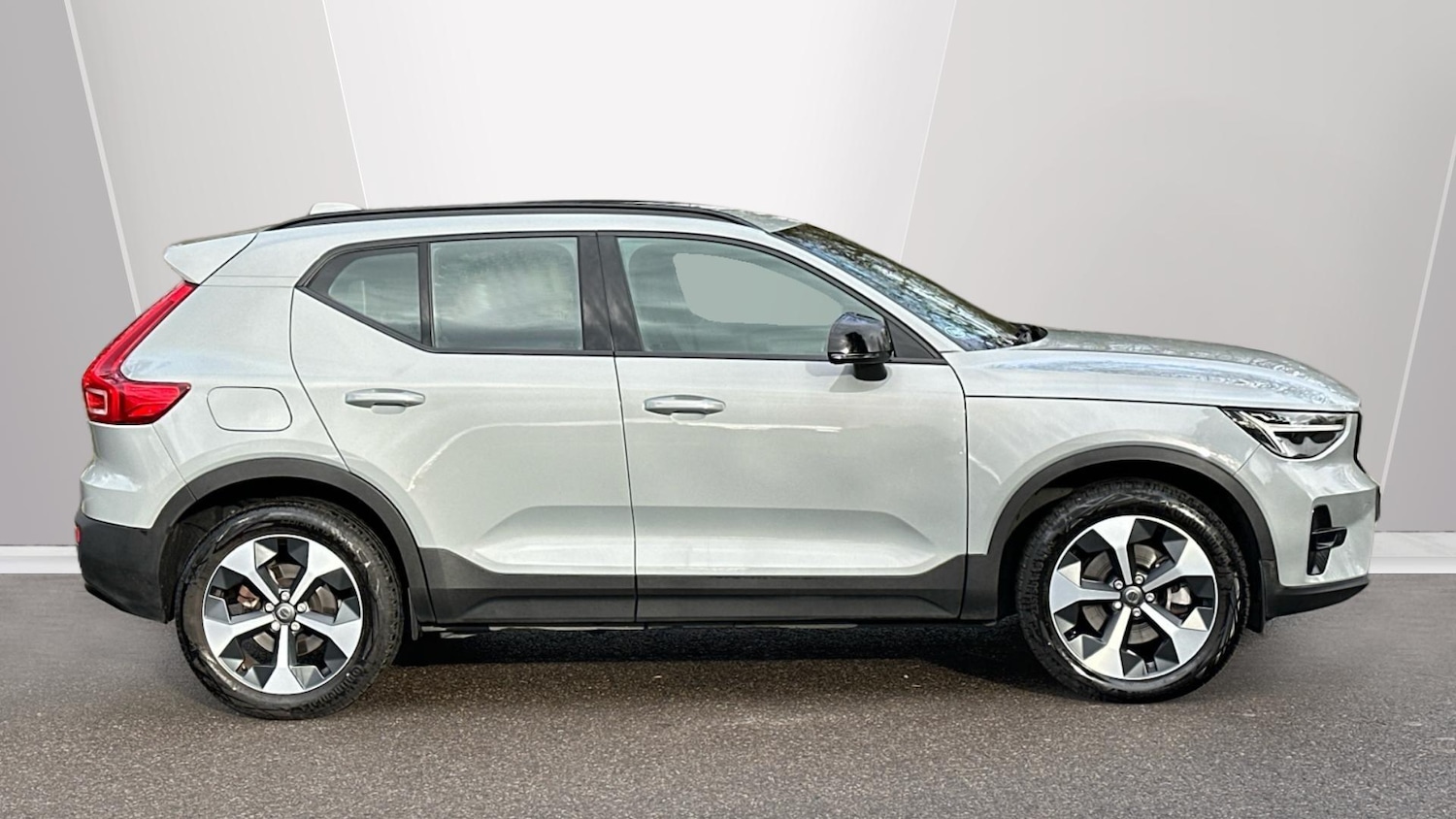 Used Volvo XC40 2025 for sale - 77672988: Photo 3