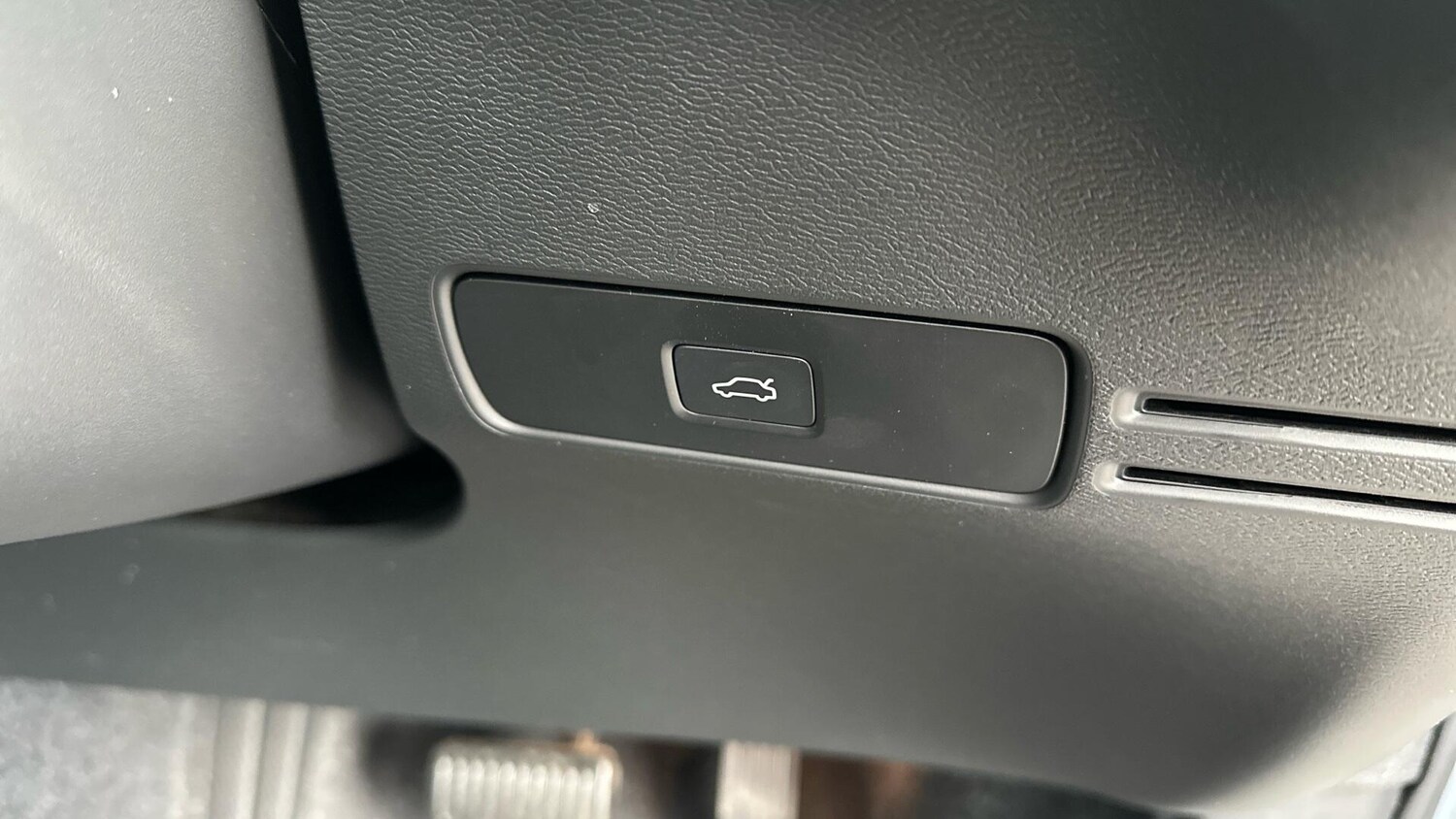 Used Volvo XC40 2025 for sale - 77672988: Photo 36