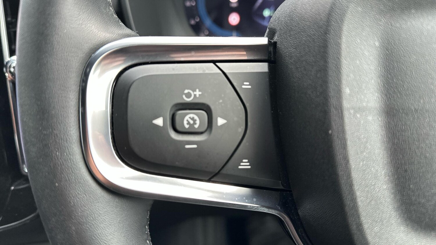 Used Volvo XC40 2025 for sale - 77672988: Photo 44