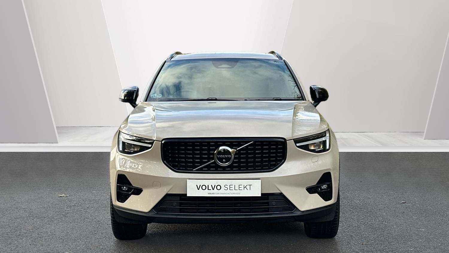 Used Volvo XC40 2024 for sale - 76336665: Photo 2