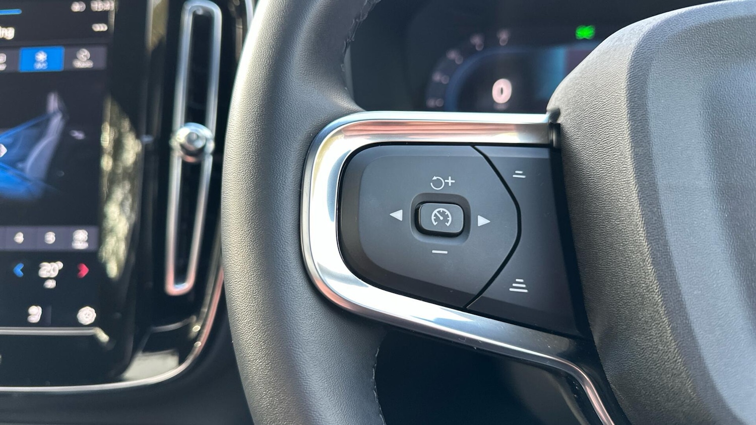 Used Volvo XC40 2024 for sale - 76336665: Photo 20