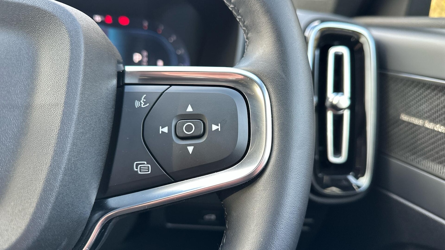 Used Volvo XC40 2024 for sale - 76336665: Photo 21