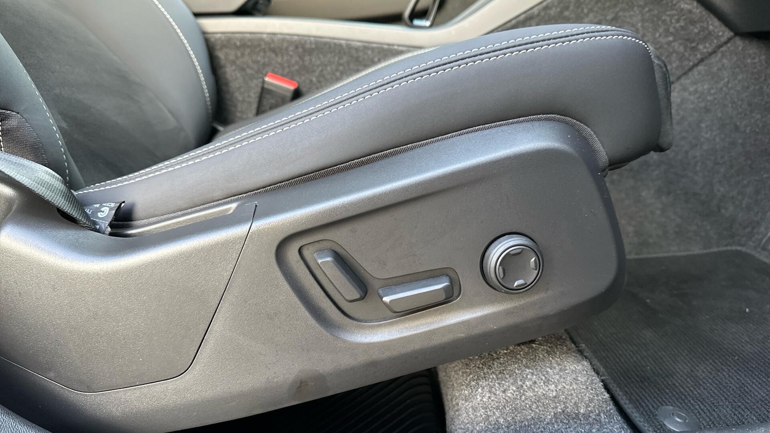 Used Volvo XC40 2024 for sale - 76336665: Photo 28