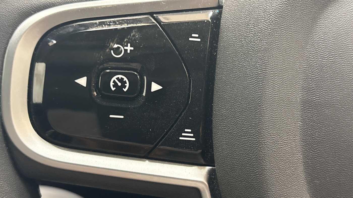 Used Volvo XC90 2025 for sale - 76918630: Photo 31