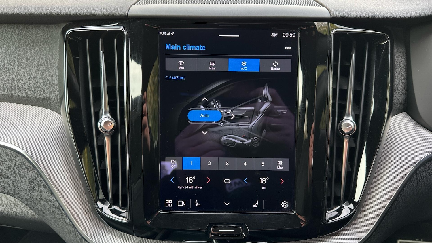 Used Volvo XC60 2022 for sale - 76584637: Photo 43