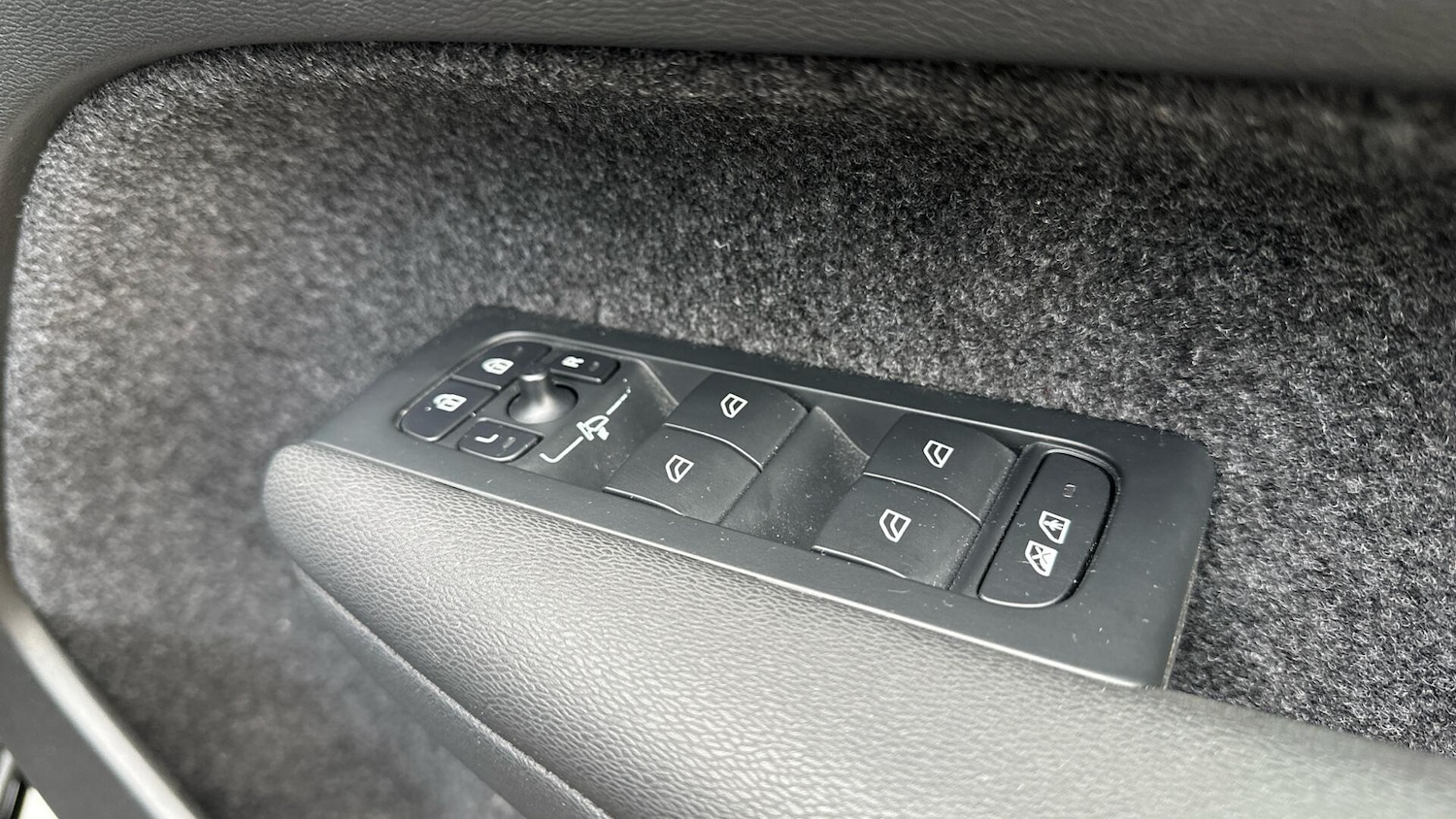 Used Volvo XC40 2022 for sale - 76337510: Photo 23