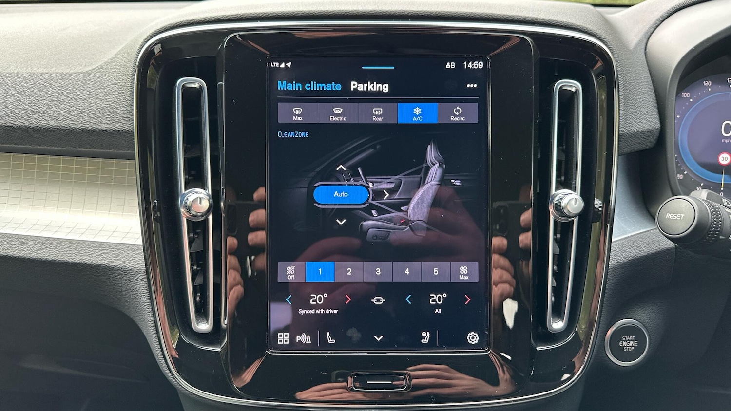 Used Volvo XC40 2022 for sale - 76337510: Photo 39