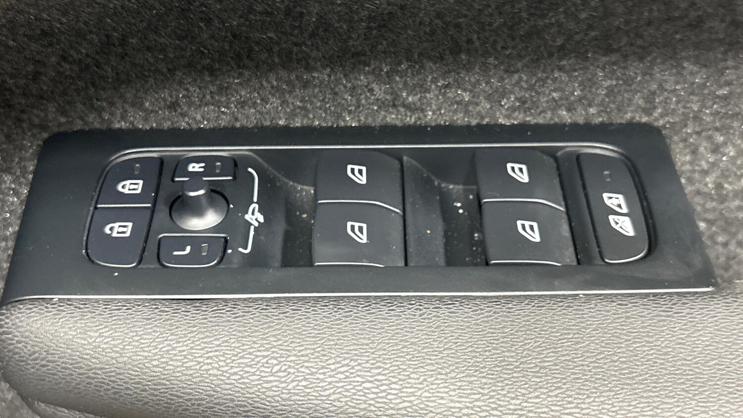 Used Volvo XC40 2025 for sale - 77723195: Photo 24