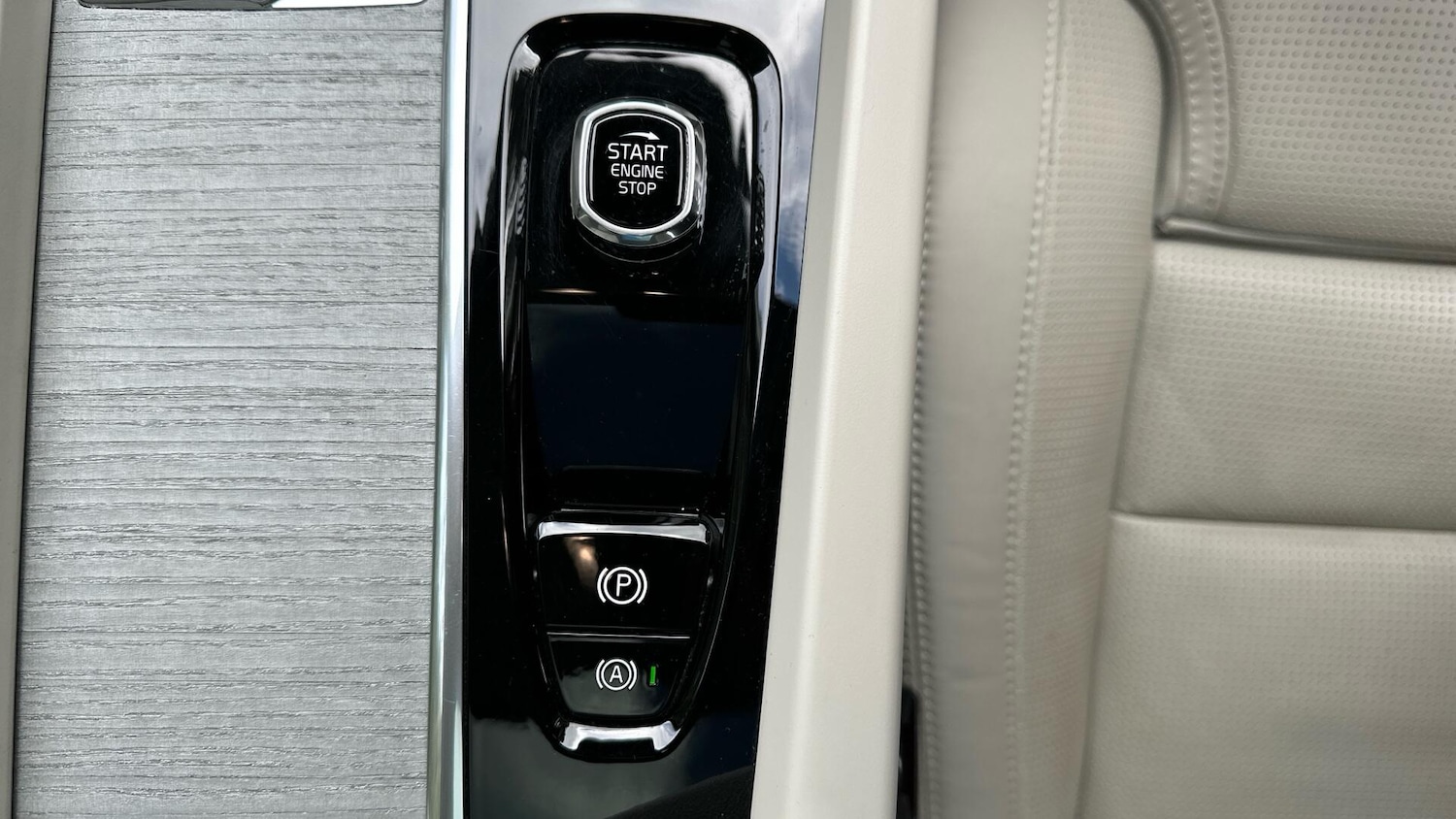 Used Volvo XC60 2024 for sale - 76337601: Photo 26