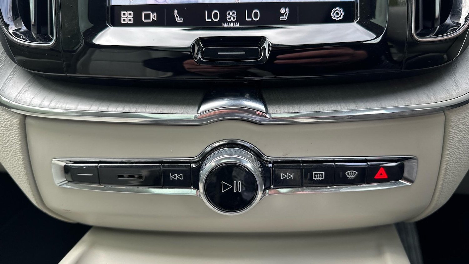 Used Volvo XC60 2024 for sale - 76337601: Photo 31