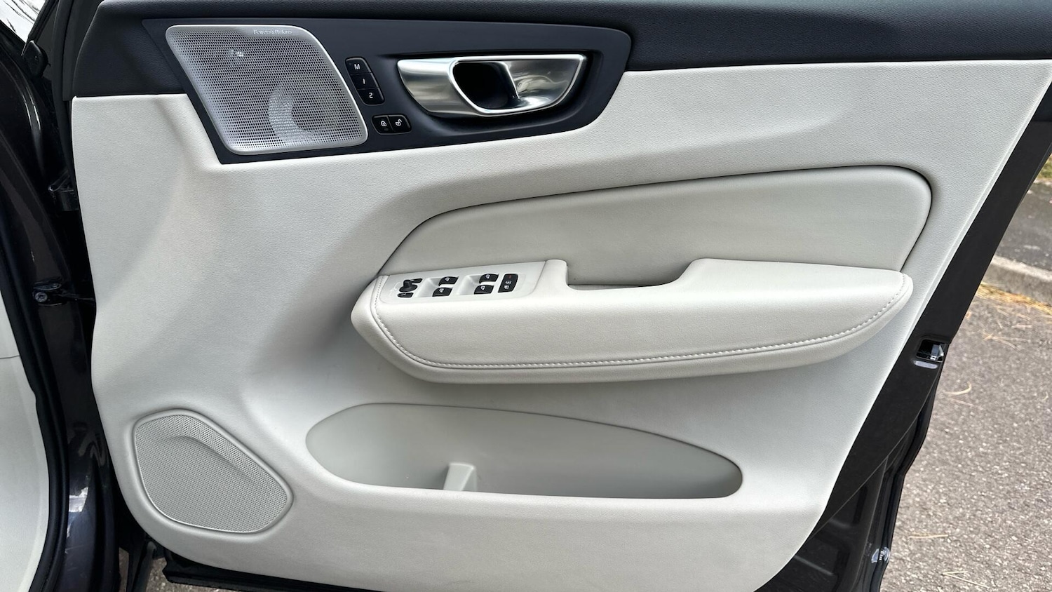 Used Volvo XC60 2024 for sale - 76337601: Photo 32