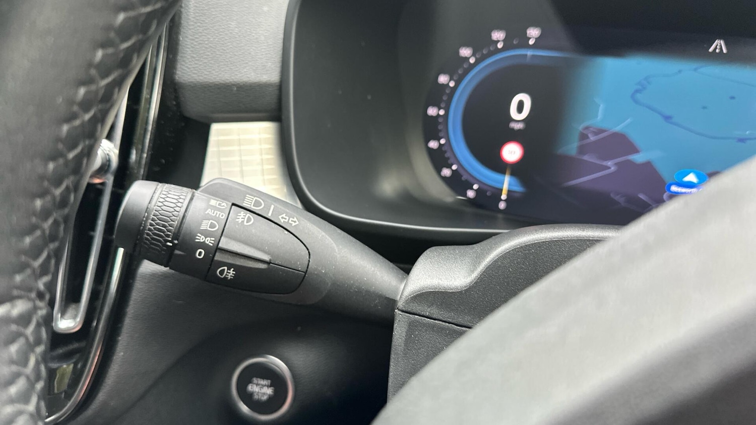 Used Volvo XC40 for sale - 77242455: Photo 19