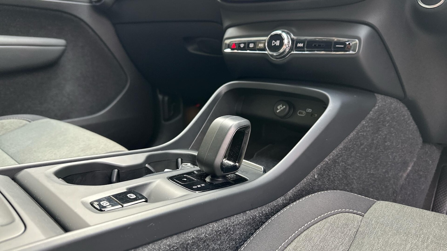 Used Volvo XC40 for sale - 77242455: Photo 25