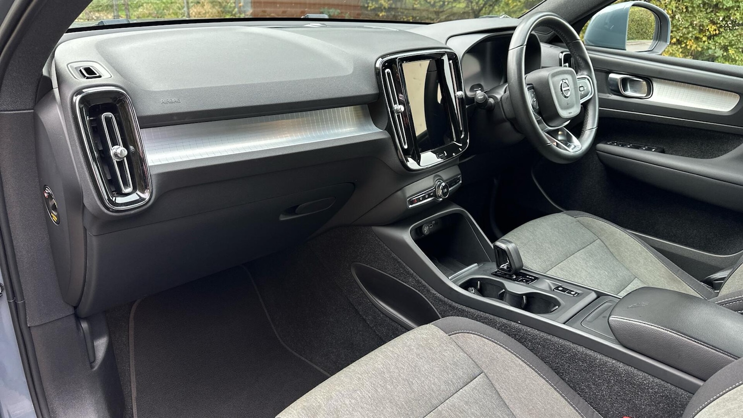 Used Volvo XC40 for sale - 77242455: Photo 37