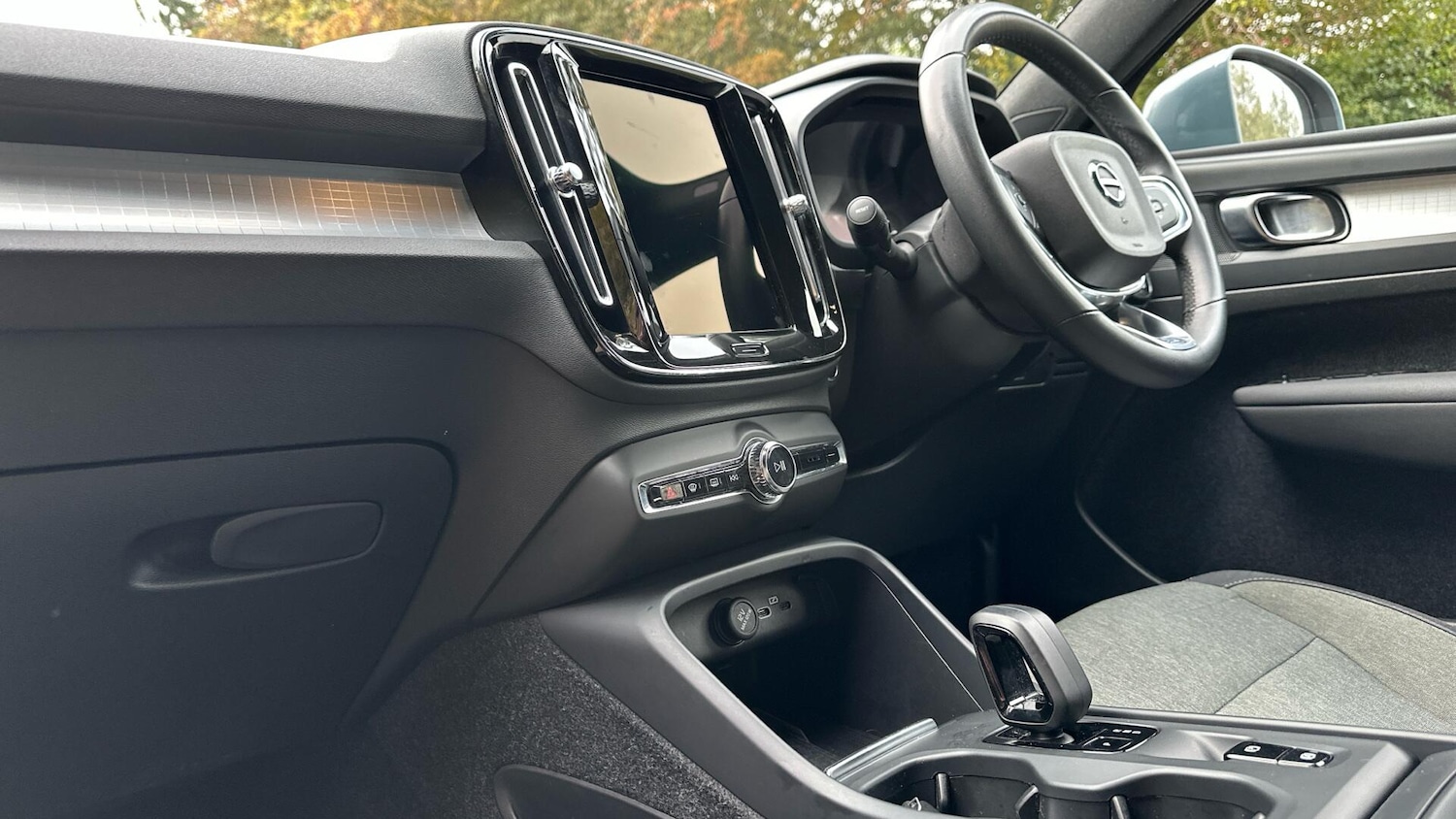 Used Volvo XC40 for sale - 77242455: Photo 38