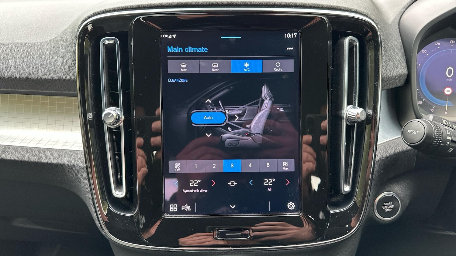 Used Volvo XC40 for sale - 77242455: Photo 49