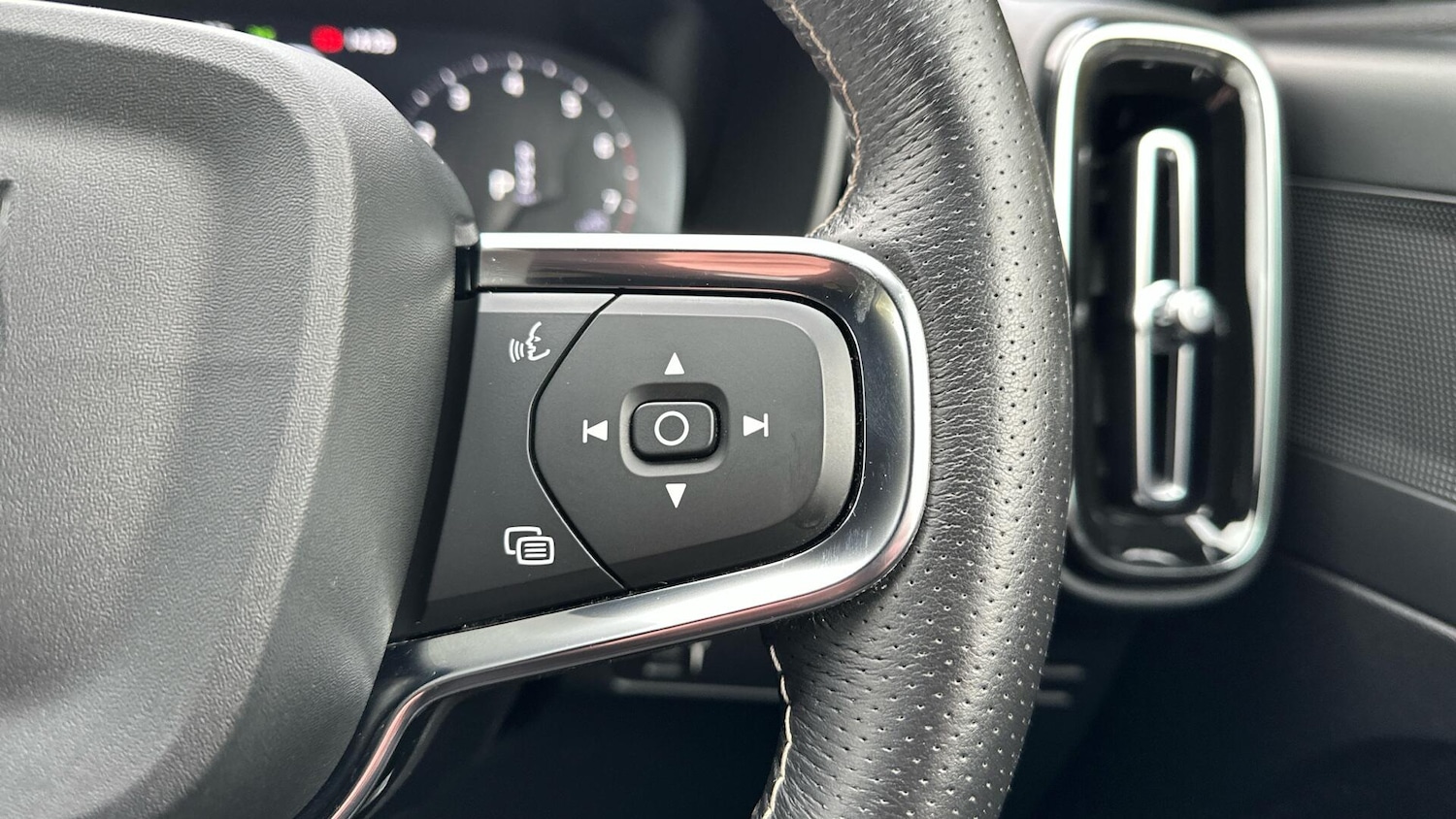 Used Volvo XC40 2021 for sale - 76337103: Photo 22