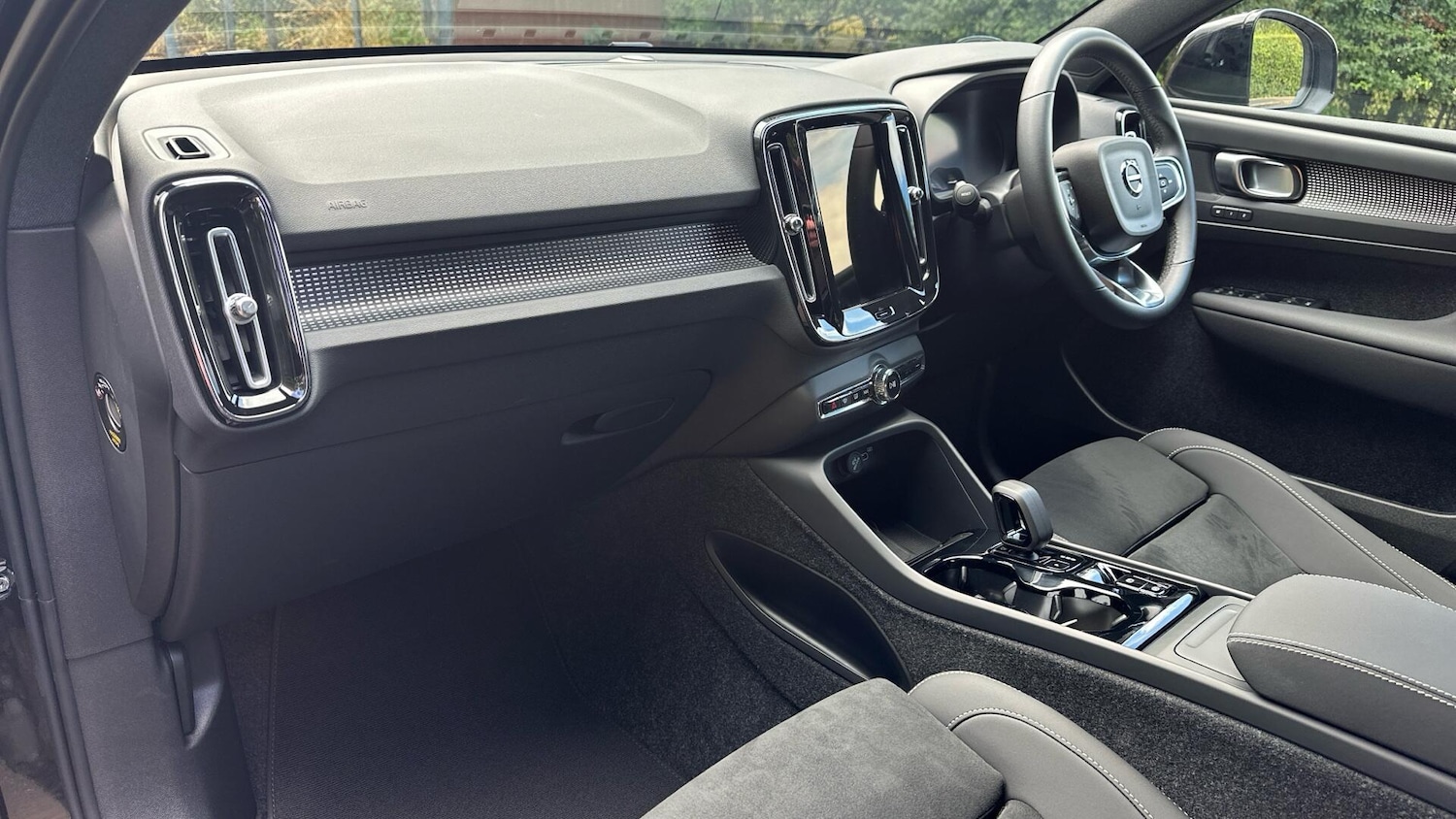 Used Volvo XC40 2025 for sale - 77040849: Photo 15