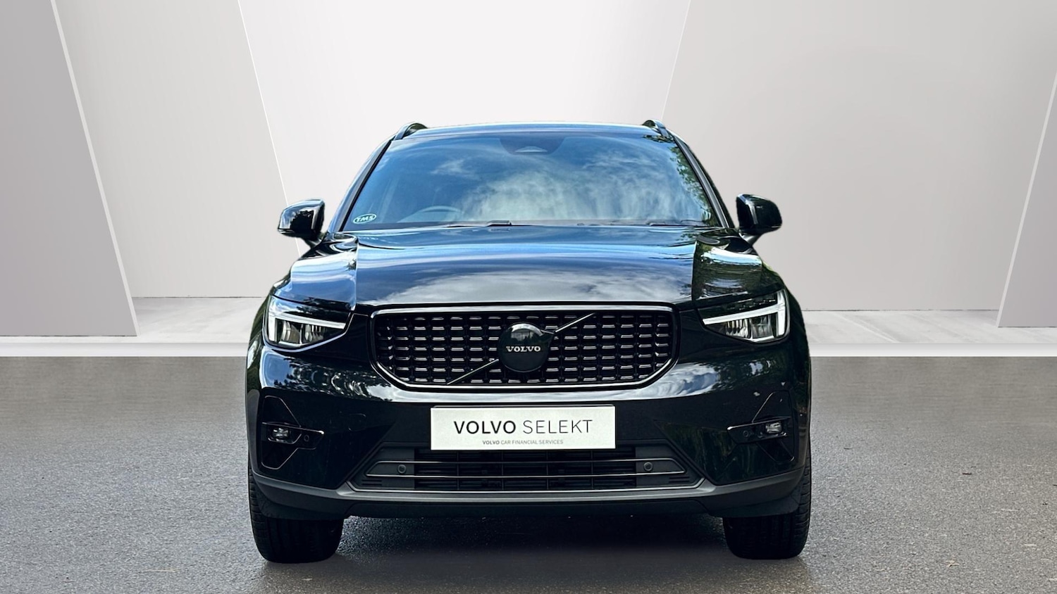 Used Volvo XC40 2025 for sale - 77040849: Photo 2