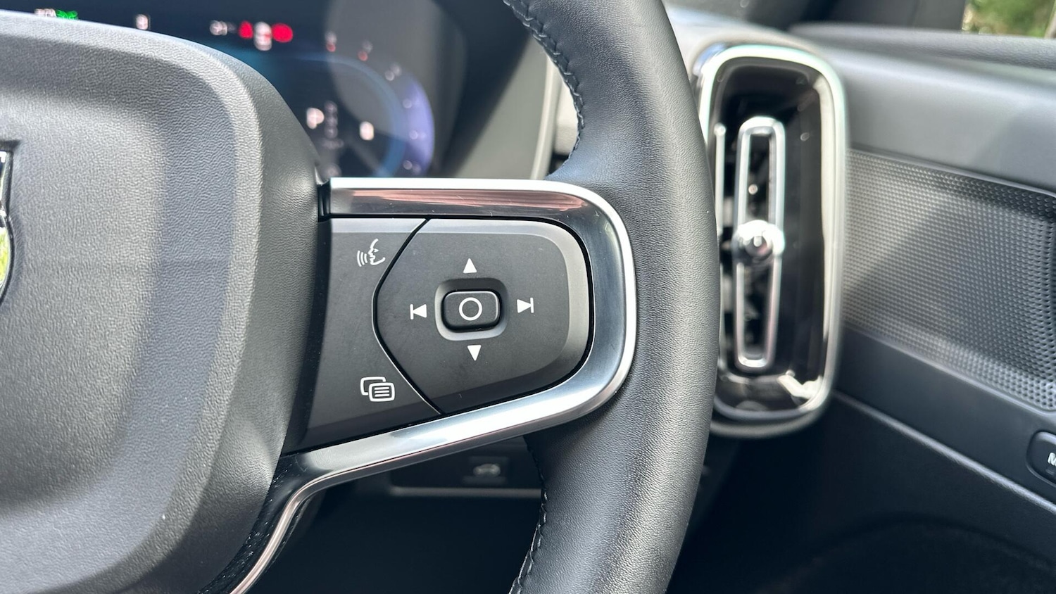 Used Volvo XC40 2025 for sale - 77040849: Photo 22