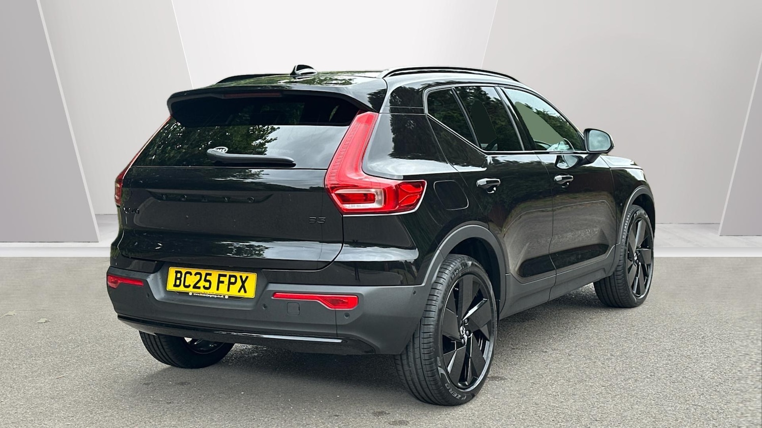 Used Volvo XC40 2025 for sale - 76336950: Photo 2